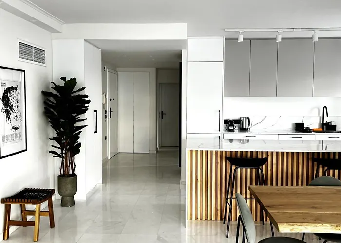 The White Marble - Spacious, 4Br, 2Ba By Bnc